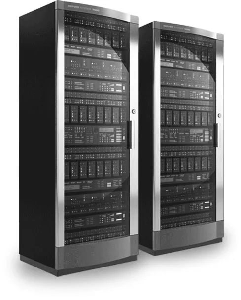 Gabinetes de servidores en una sala técnica